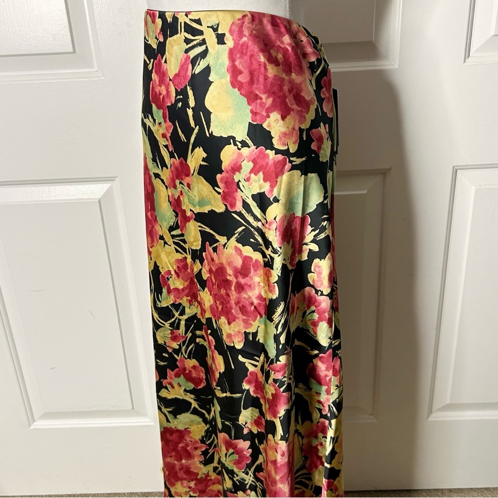 Lauren Ralph Lauren
Floral Charmeuse Midi Skirt in Multi (size 10) - Picture 7 of 10